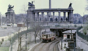 métro à la place des Héros en 1930